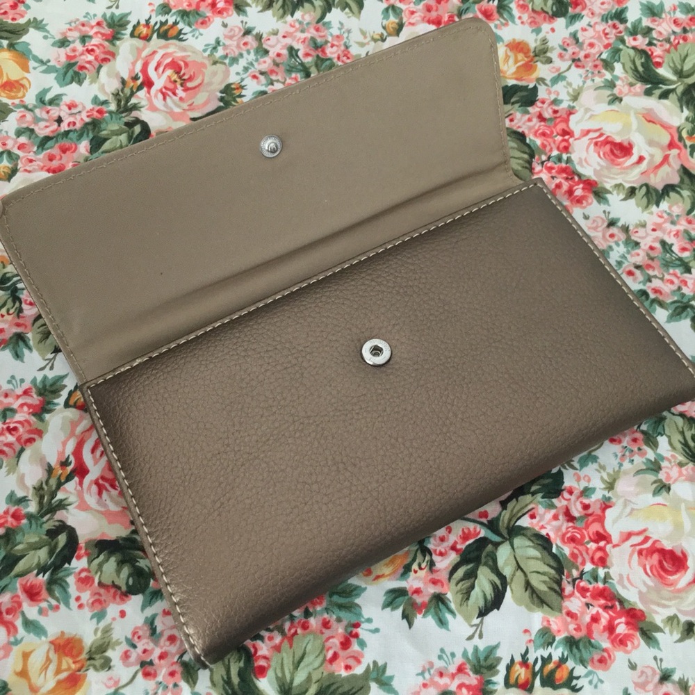 Metallic Tri-Fold Wallet - Picture 4 of 14